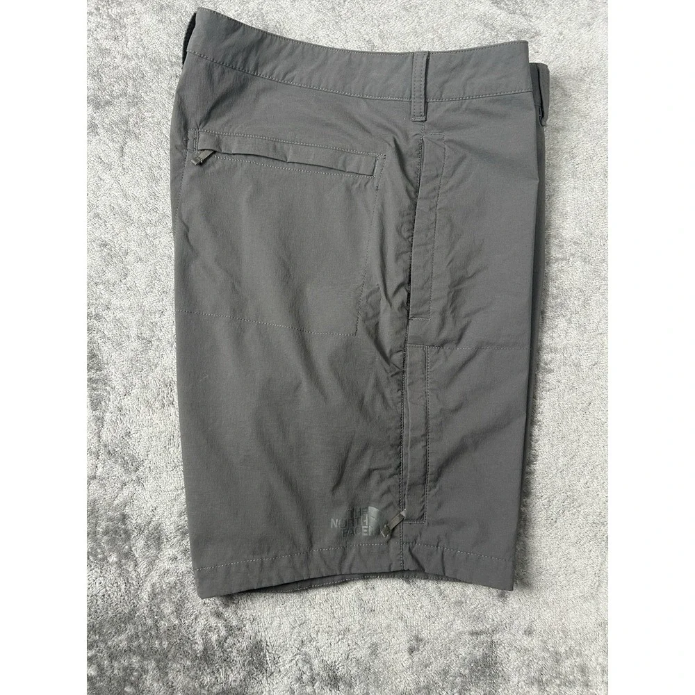 The North Face Men's Flat Front Short 2 Nylon Hiking  Lightweight Gray Mens 36